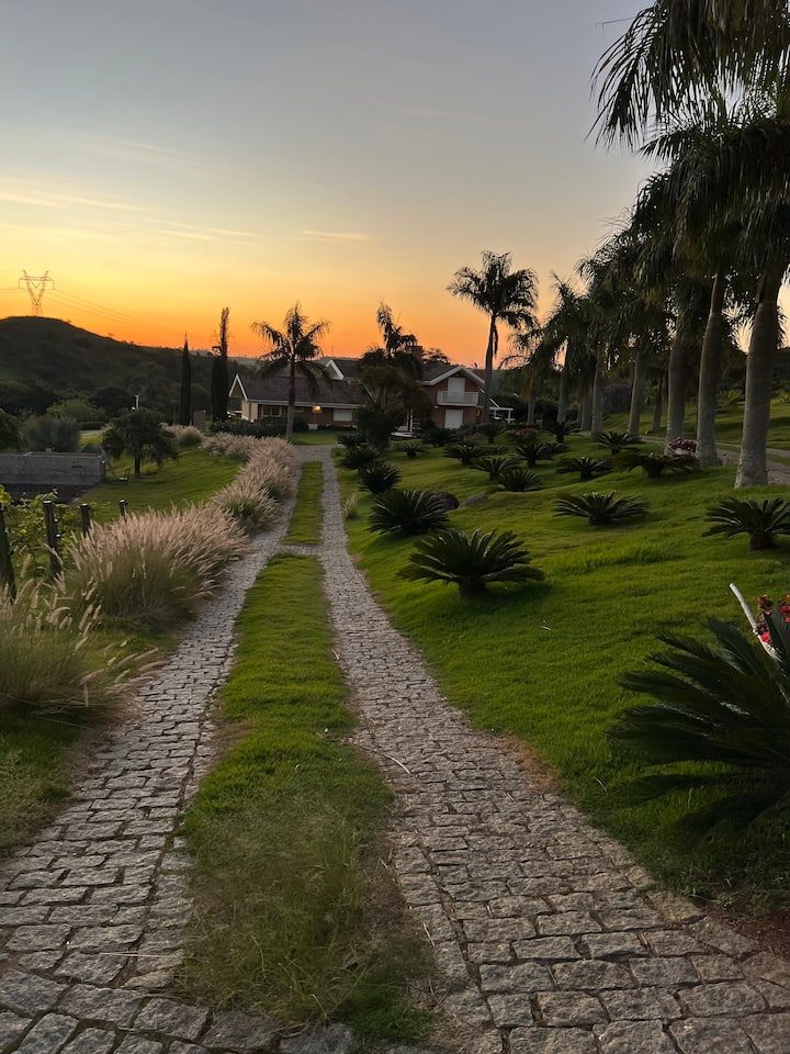Sítio Sustentável em Morungaba ao entardecer